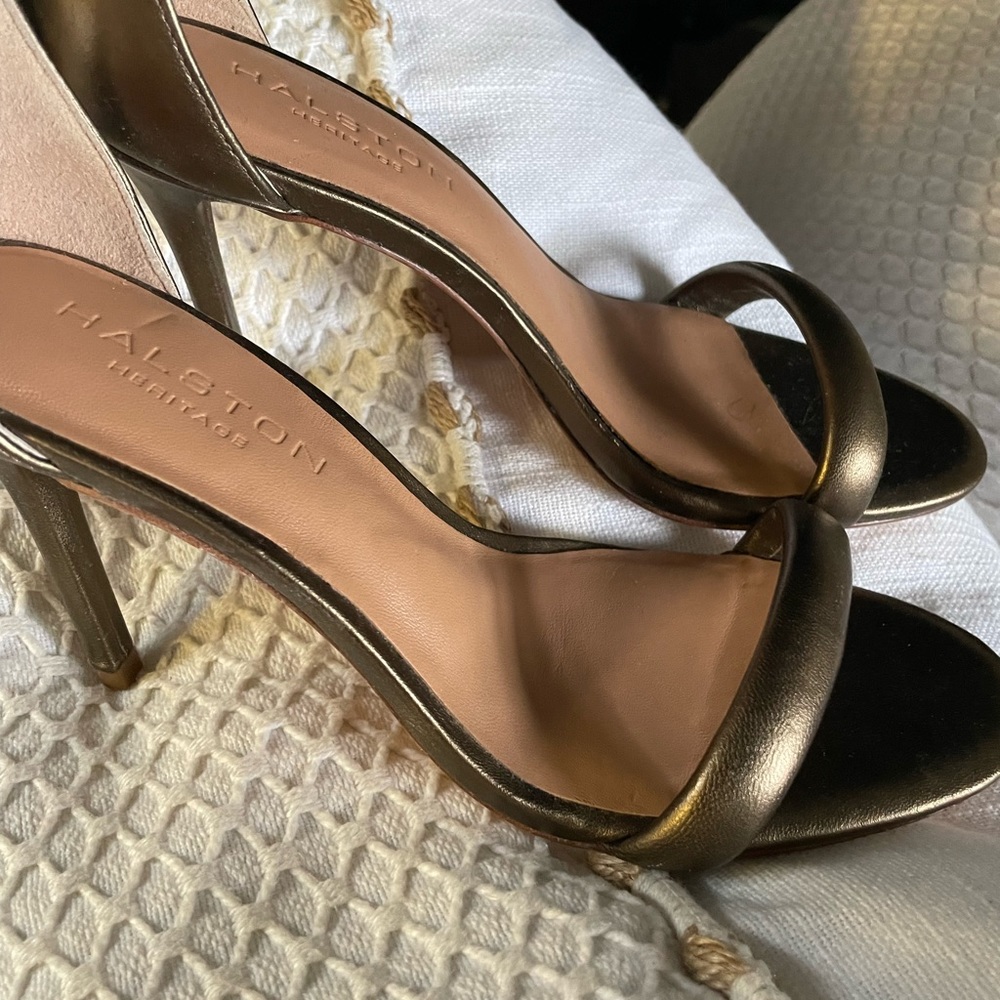 Halston Heritage gold sands pump